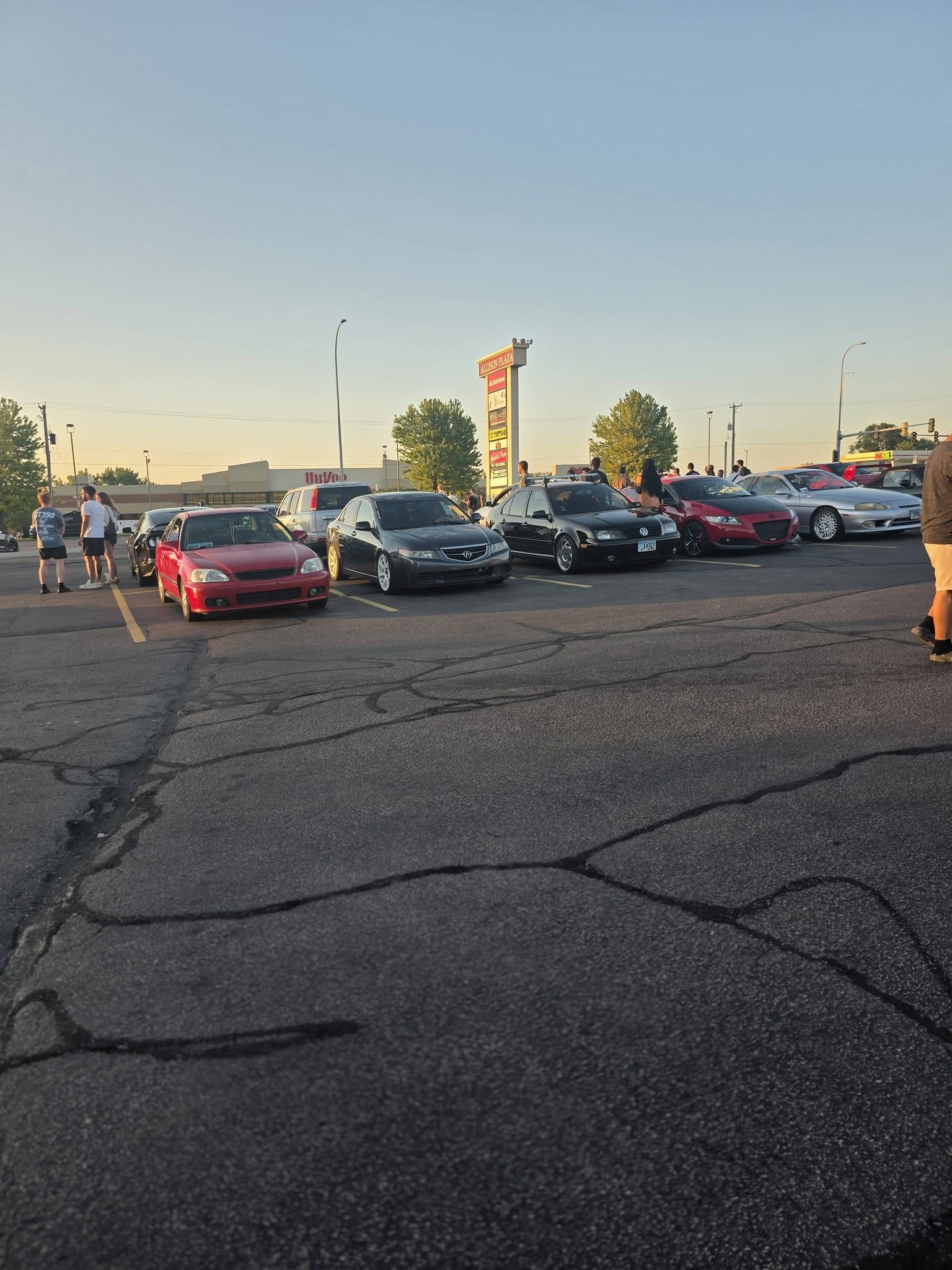 The lot filling up with builds and people as the sun goes down at the JBz meet
